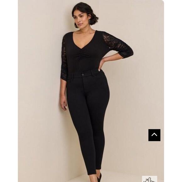 Torrid Studio Crepe Women’s Plus 3X Sz 22/24 Black Ruched Lace Sleeve Witchy - Picture 1 of 10